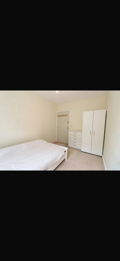 Double Room in Acton Town Main Photo