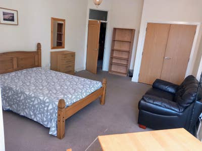 Very large bed-sitting room in Ealing  Main Photo