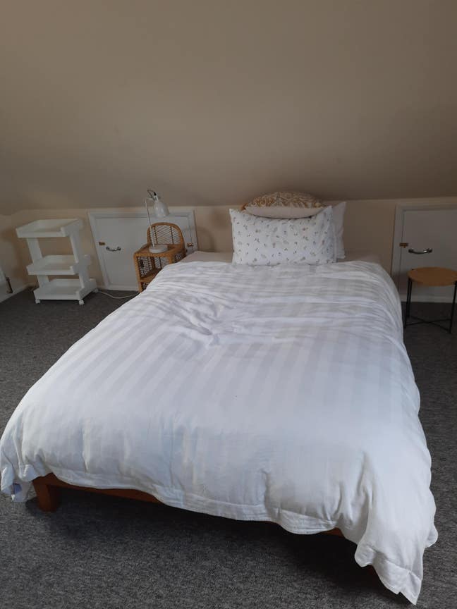 Room in lovely bright house with en suite bathroom Main Photo
