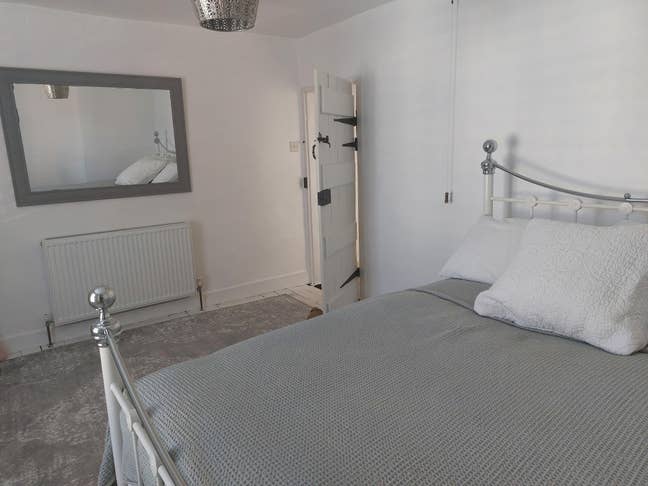 Mon-Fri  room for a professional -from 1st Sept Main Photo