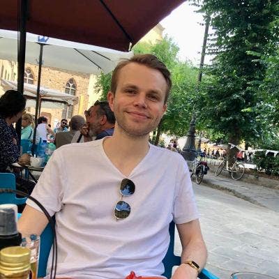 Professional Male seeks a double room Main Photo