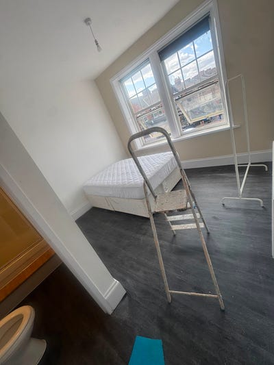 ROOM 1 Main Photo