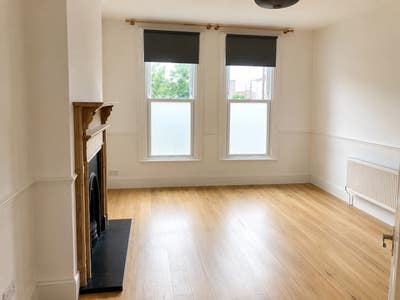 Large Victorian Double, 11 Mins to London Bridge.  Main Photo