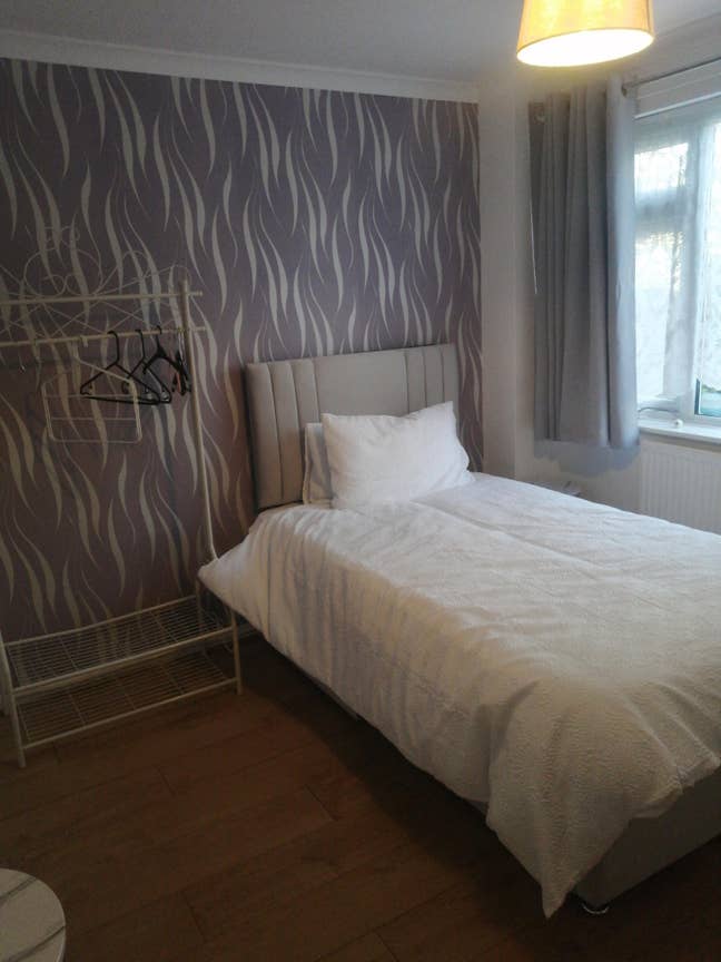 I have a quiet single room to rent out  Main Photo