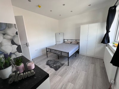 ✨ 🛏️ Ensuite Room to Let in Hillingdon/ Hayes  Main Photo