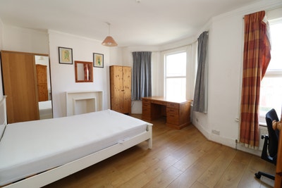 Modern Living in N22 - 2 Rooms Available!  Main Photo