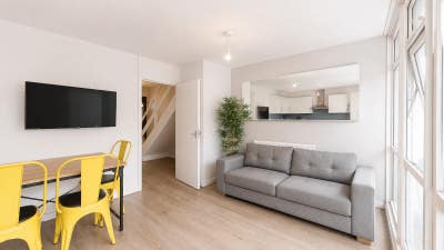 Double Room🏙️ Lounge-Diner+Balcony ✨ Main Photo