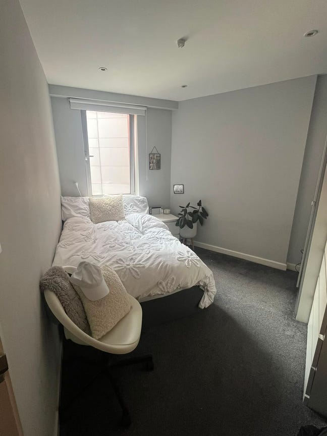 Double room in lovely Leeds city centre flat!  Main Photo