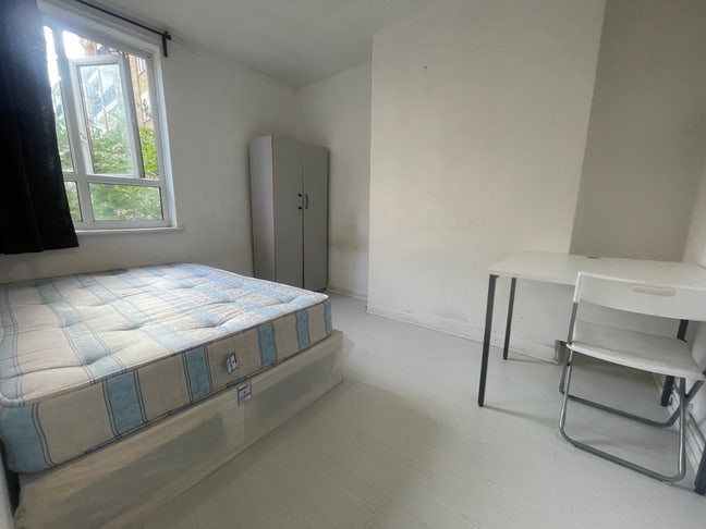 Nice  Room Near Westferry/Canary Wharf bills Inc Main Photo