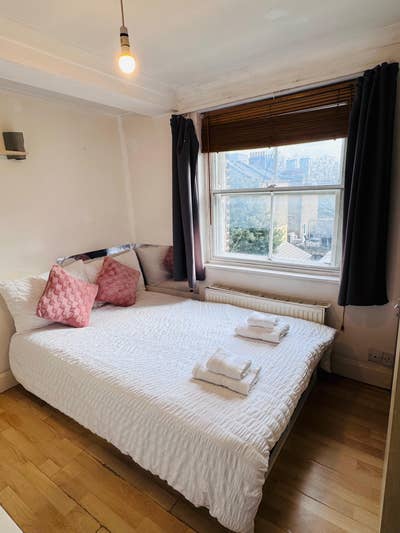 Bright Double bed Room – SE11 Main Photo