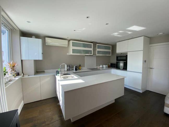 Large en-suite room (flexible availability) Main Photo