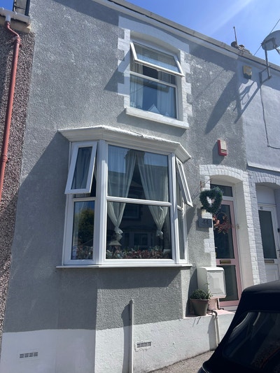 Cosy Double Room to let sharing with female.  Main Photo