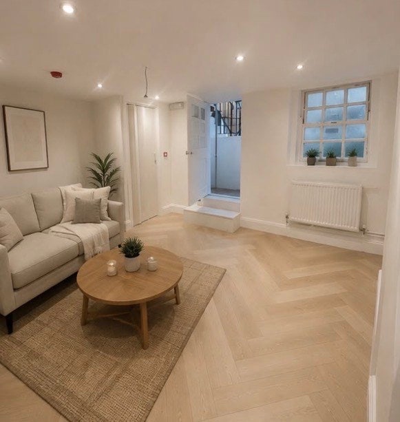 🏡Brand-New Townhouse | 3 En-suites | 3 Double | E1 Main Photo
