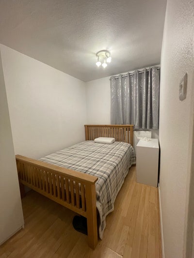 Bright single room- Great transport links Main Photo