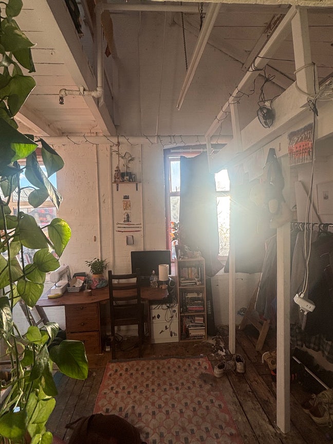 SUBLET - 1 month - warehouse in Tottenham Main Photo