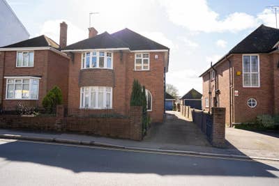 Quiet Luxury Detached House Share Main Photo