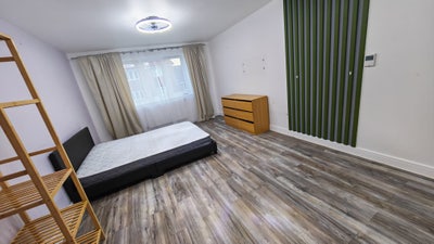Large double bedroom Main Photo