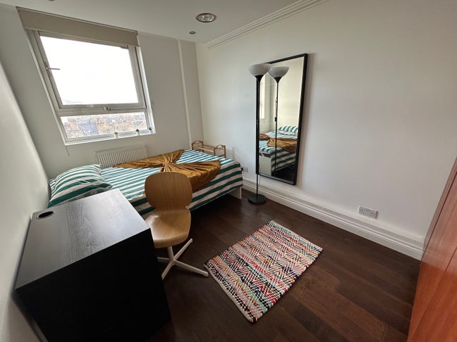 1 out of 3-Great view over city-All in-3m Holborn Main Photo