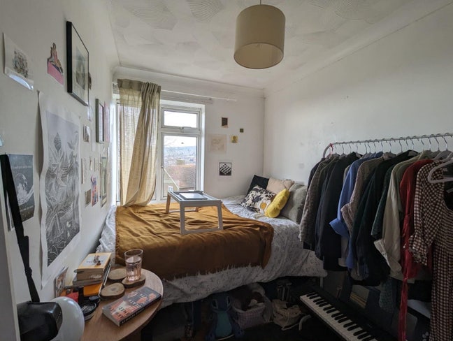 Lovely house (560 inc bills +dep) -park, sea,sauna Main Photo