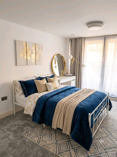 Renovated Double En-Suite Room in  3-Bedroom Flat  Main Photo