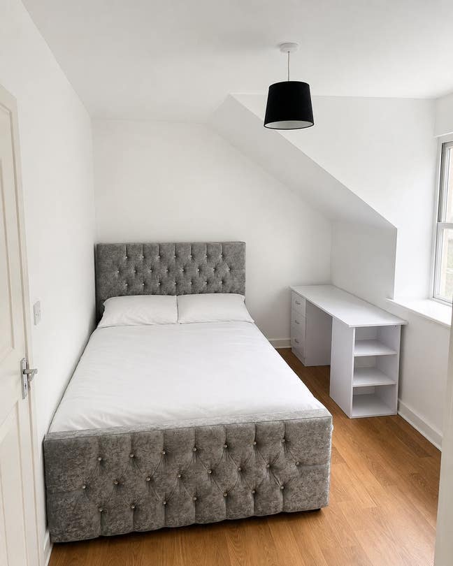 Spacious Double Bedroom  Main Photo