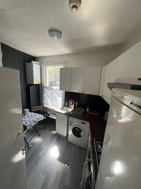 Single room near Seven Sisters Main Photo
