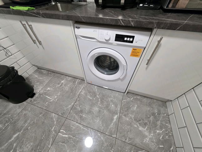 Single Room for Rent Main Photo