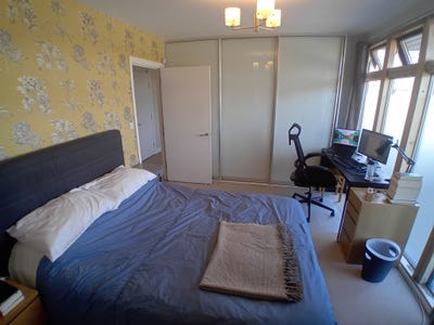 One double en-suite room in a modern flat, BOW E3 Main Photo