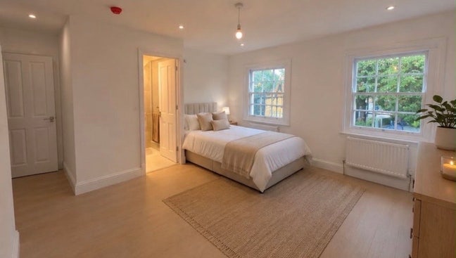 🏡Brand-New Townhouse | 3 En-suites | 3 Double | E1 Main Photo