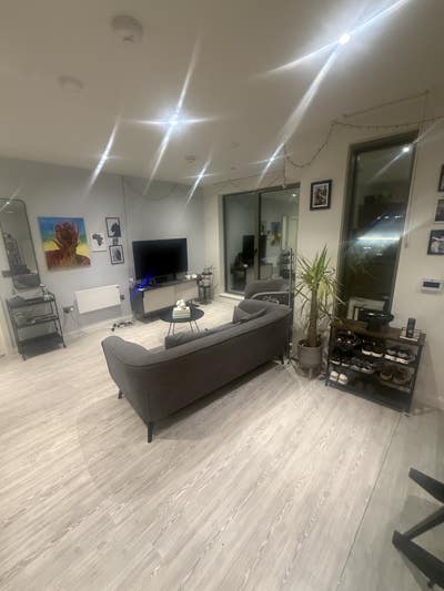 Large Double Bedroom Available - New Main Photo