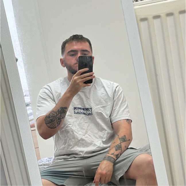 Professional Male seeks a double room Main Photo
