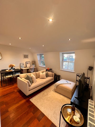 Small Double Room w/ own bathroom Main Photo