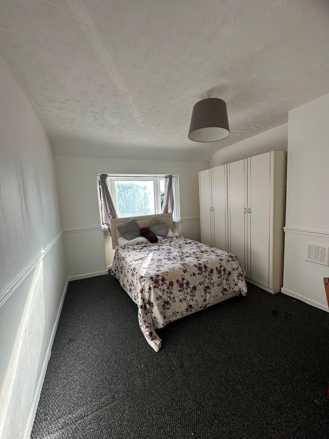 Room Available in RM8 Main Photo
