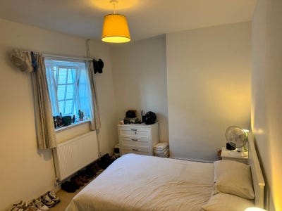 Double room in bright, welcoming flat — central Fa Main Photo