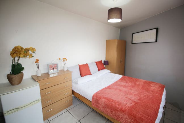 ✨ En-Suite Double Room | 💡 All Bills Included! 🏠 Main Photo