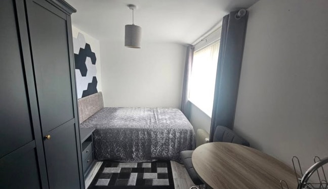 Annexe in Southgate/Crawley 5Mins from Town Centre Main Photo