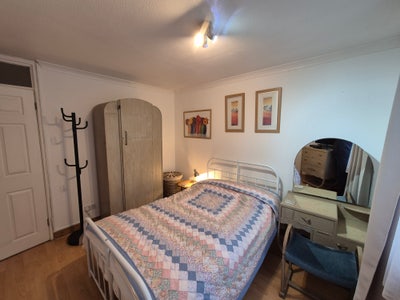 1 x double room to rent in Windsor Main Photo