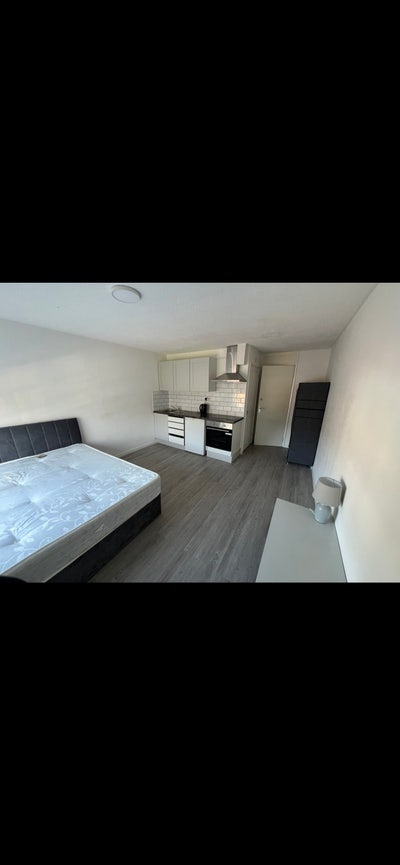 Spacious studio Near Centre MK6 🏡 Main Photo