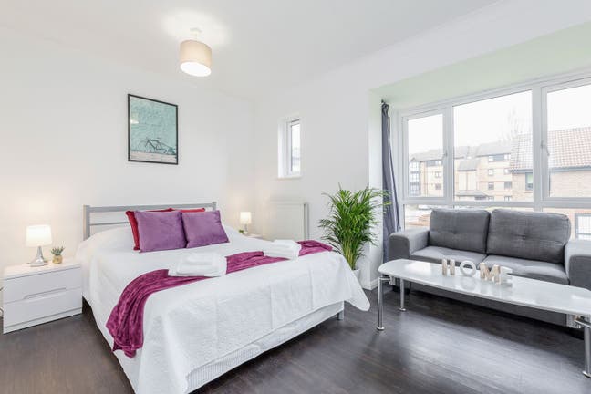 Double Bedroom with Parking Main Photo