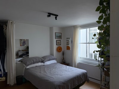 Spacious Double Room in De Beauvoir  Main Photo