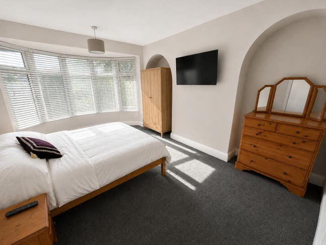 Large Double room near Roundhay Park - Bills inc Main Photo