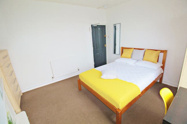 🏡 Spacious Double Room | 💡 All Bills Included! ✨ Main Photo