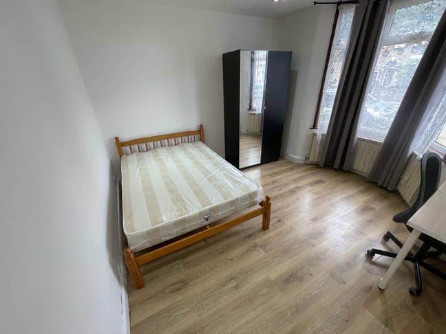 Spacious Refurbished Home with Private Garden – Le Main Photo