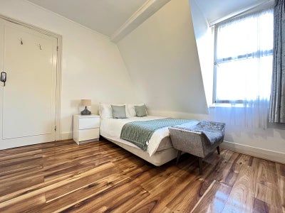 🔥Zone 2- Modern Double Room+ Living Room🔥 Main Photo