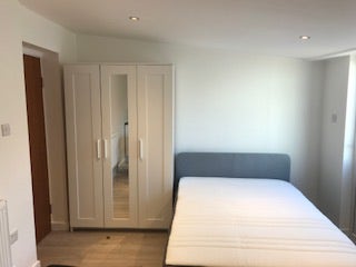 Studio Ensuite for Single or a Couple  Main Photo