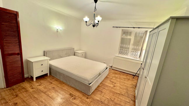 Spacious Double Room in HA3  Main Photo