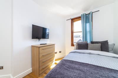 Prime Fulham Location / 2 Kitchen / 2 Bathroom Main Photo