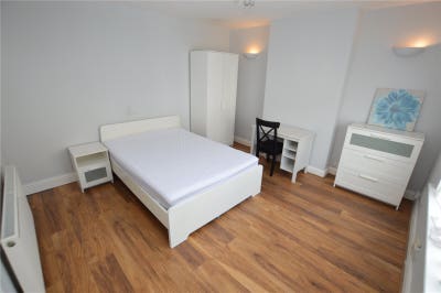 2 Double Furnished Rooms to Rent- Winchester Road Main Photo