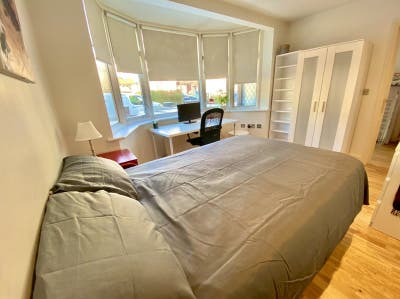 Modern Double Ensuite | 5 Min Walk to Jubilee Line Main Photo