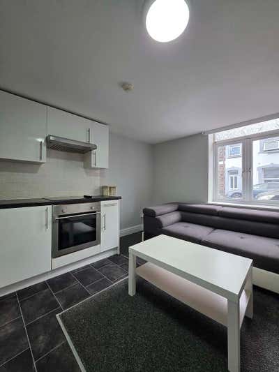 1 Bed Flat with Water & Electricity Included Main Photo
